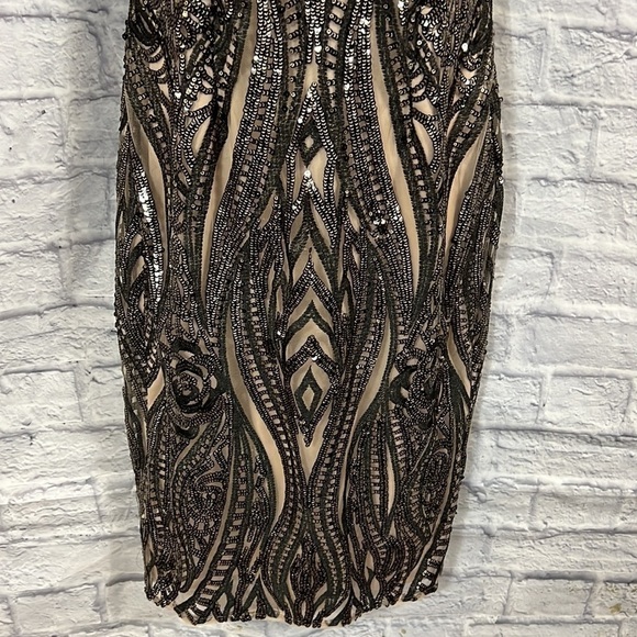 Adrianna Papell Sequin Halter Sheath Short Dress | size 2 - Picture 4 of 15